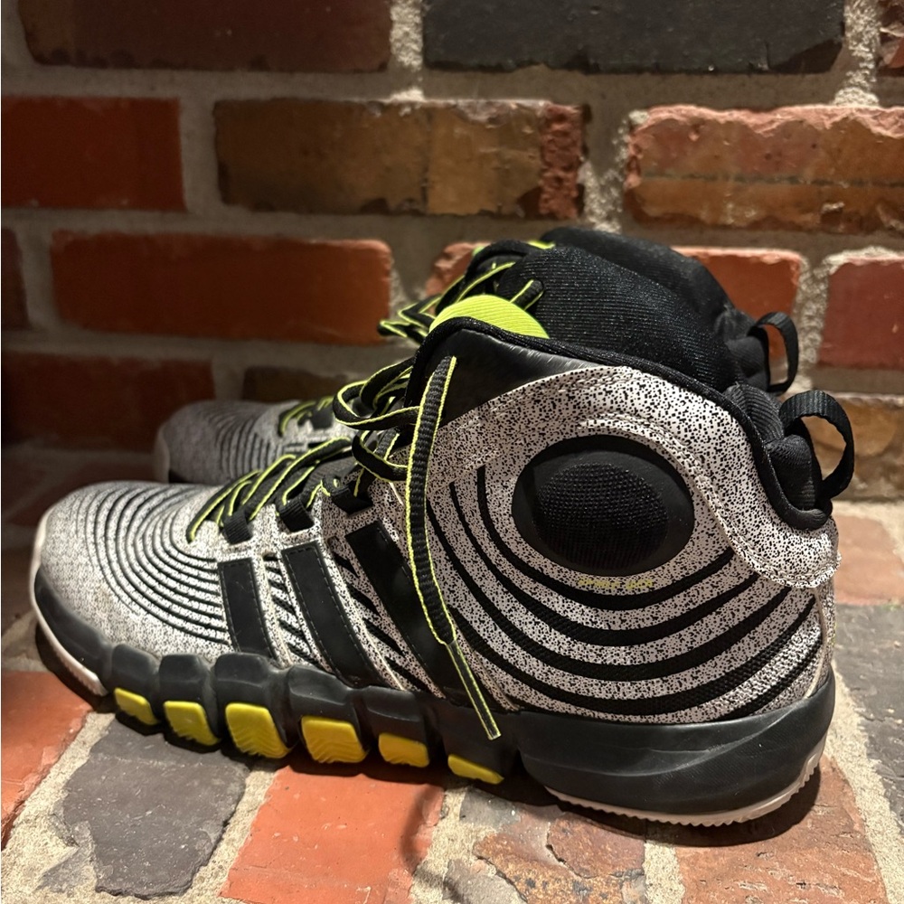 Stylish Black and Yellow Basketball shoes Dwight Howard